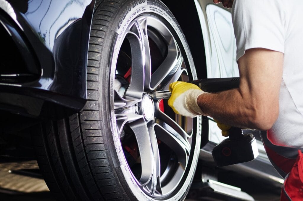 To fit a tyre with impact screwdriver