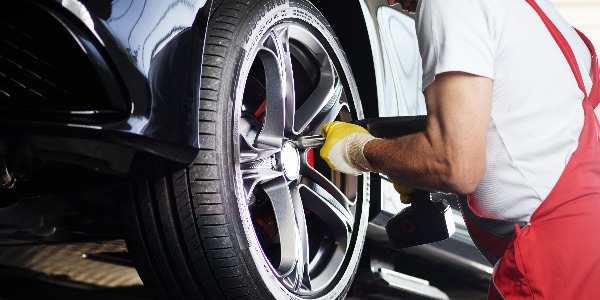 To fit a tyre with impact screwdriver